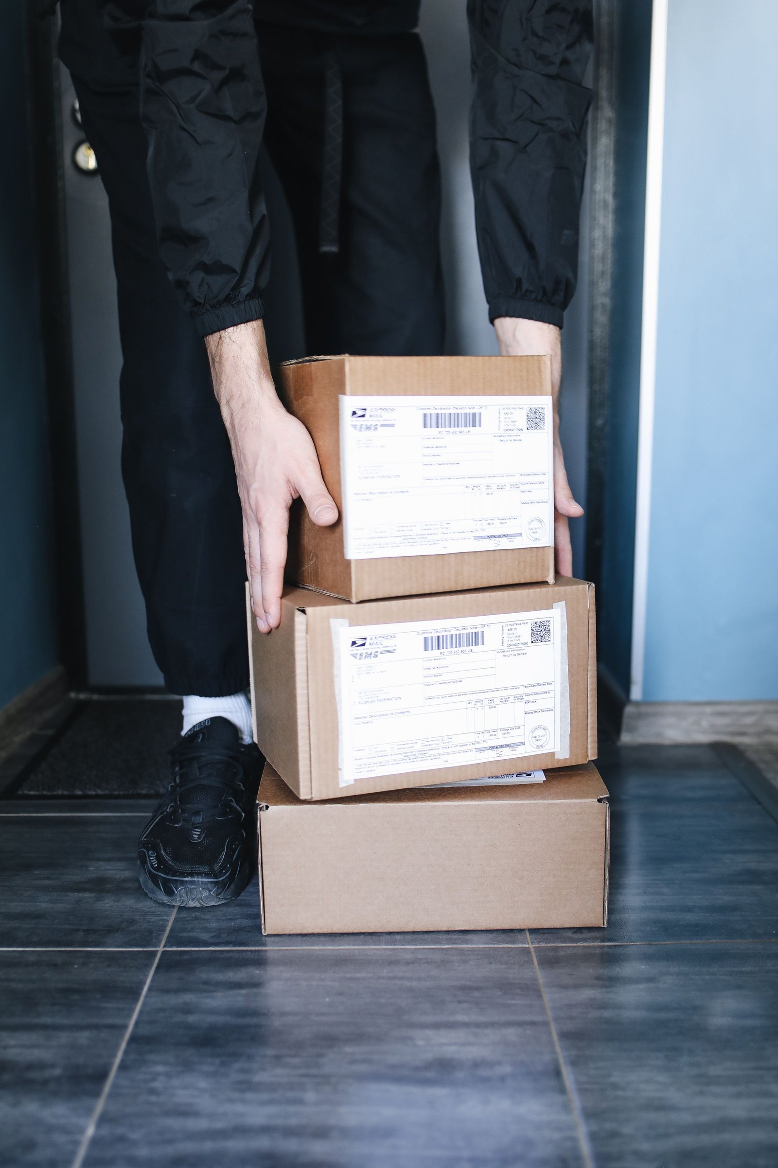 Online shopping and e-commerce packages
