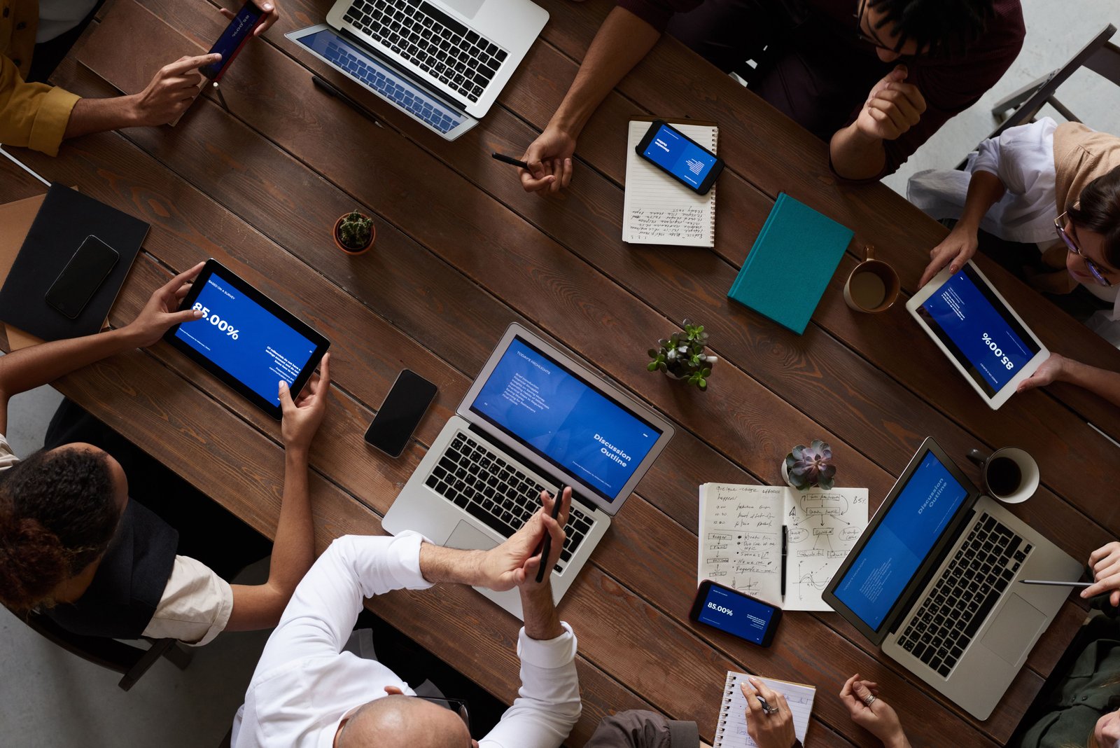Team discussing business goals in a discovery meeting
